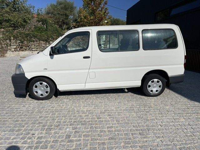 toyota-hiace-2010-diesel-2494cc