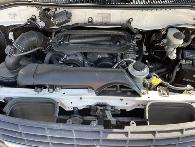 toyota-hiace-2010-diesel-2494cc