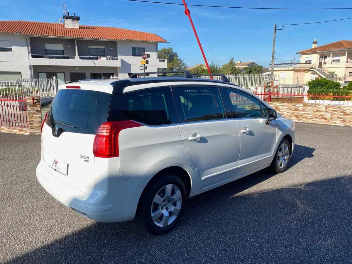 peugeot-5008-2013-diesel-1560cc