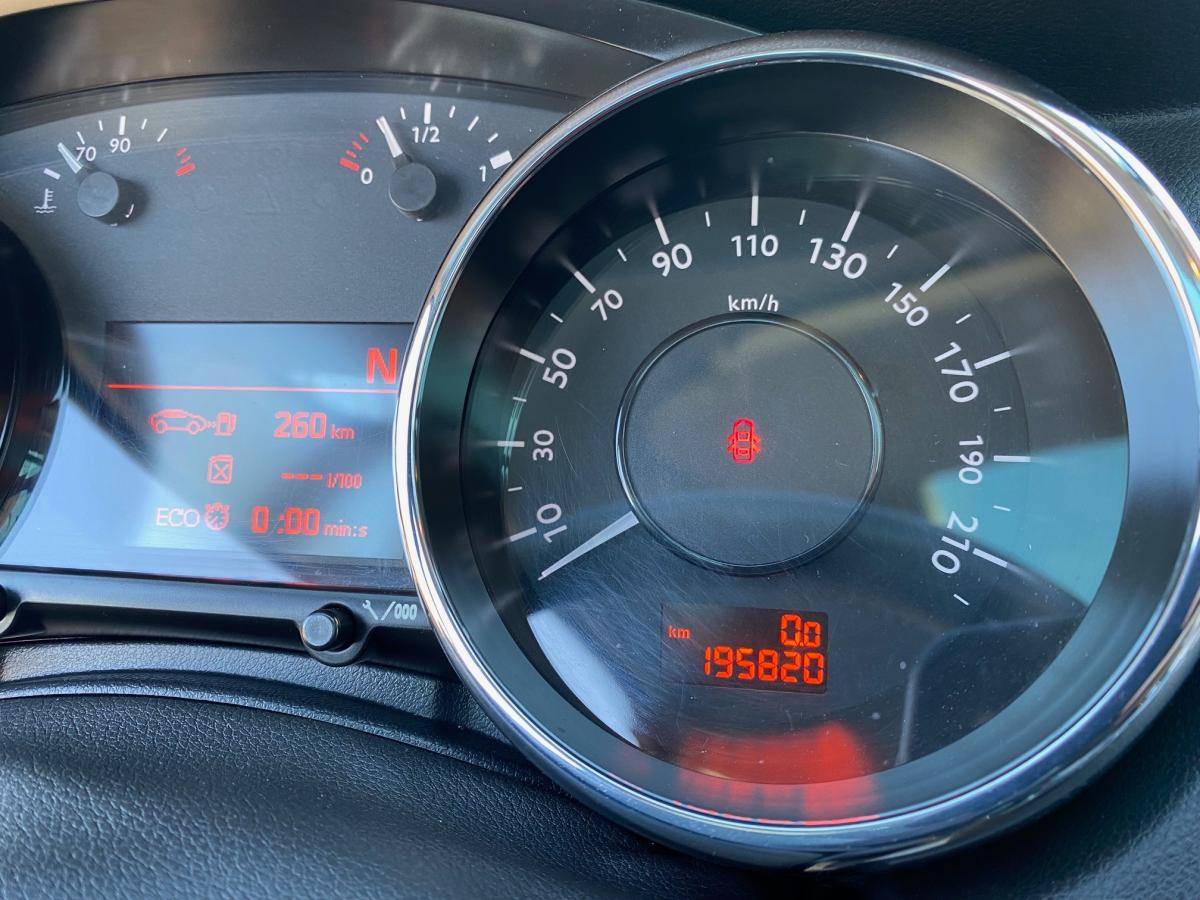peugeot-5008-2013-diesel-1560cc