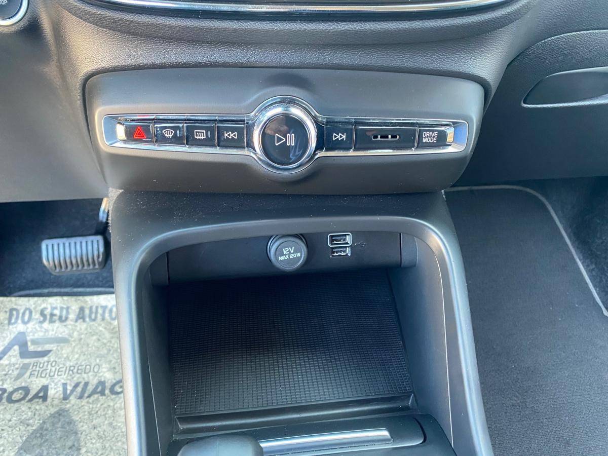 volvo-xc40-2022-gasolina-1477cc