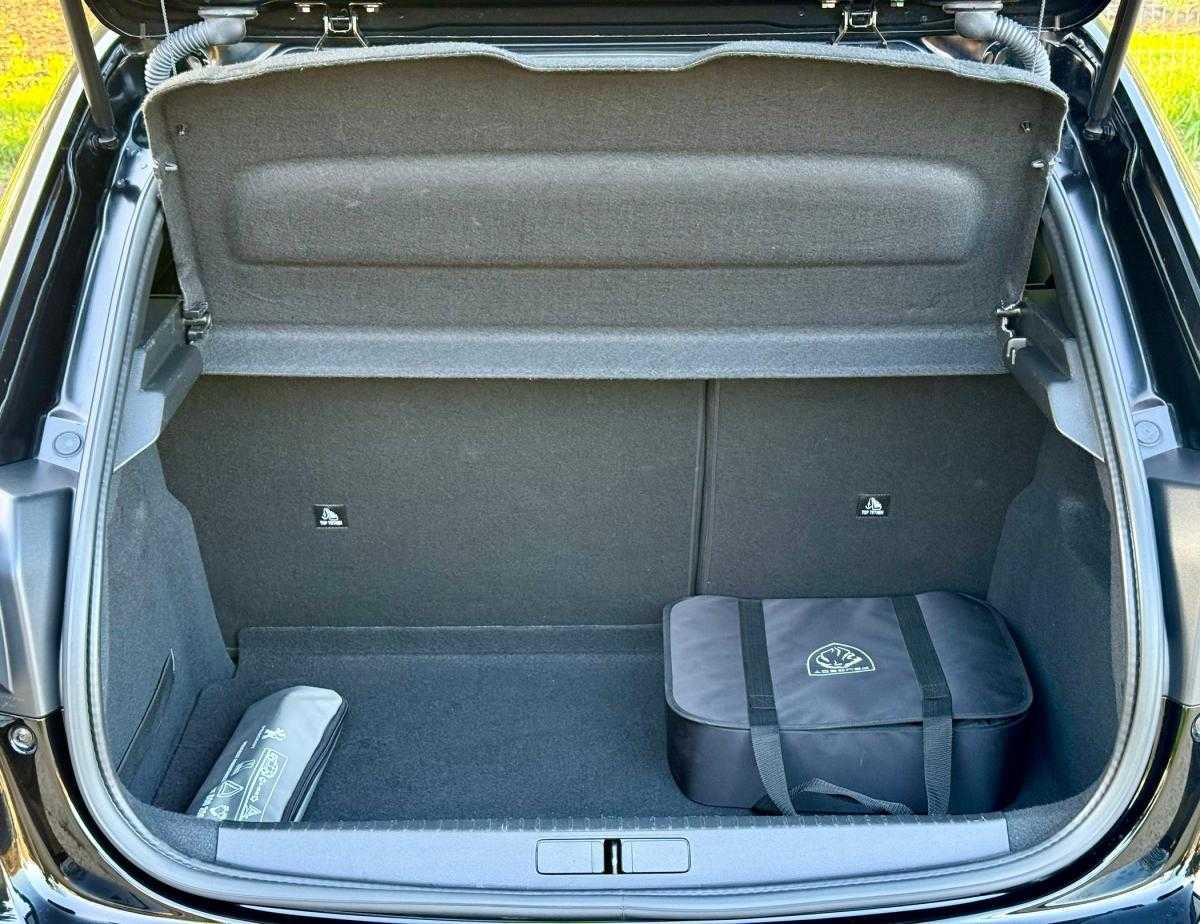 peugeot-208-2023-eletrico-500cc