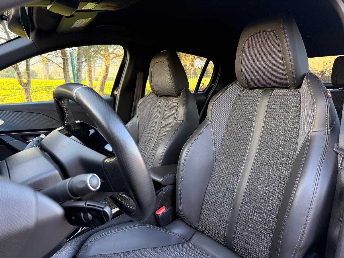peugeot-208-2023-eletrico-500cc