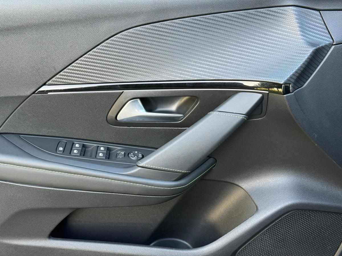 peugeot-208-2023-eletrico-500cc