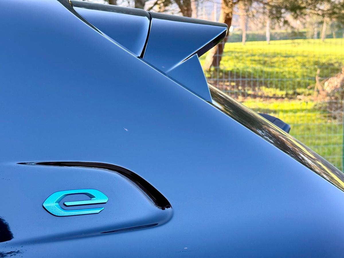 peugeot-208-2023-eletrico-500cc