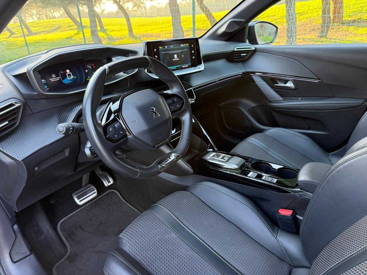 peugeot-208-2023-eletrico-500cc