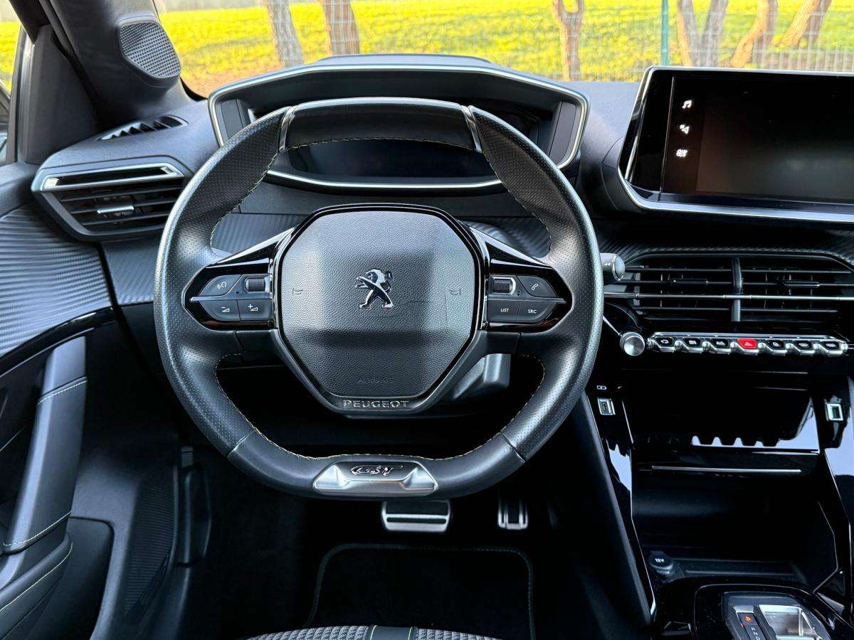 peugeot-208-2023-eletrico-500cc