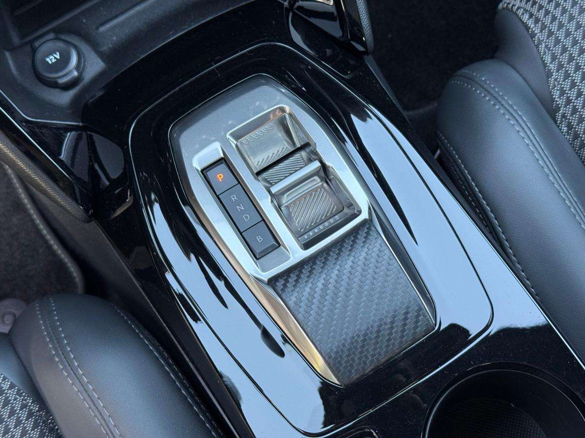 peugeot-208-2023-eletrico-500cc