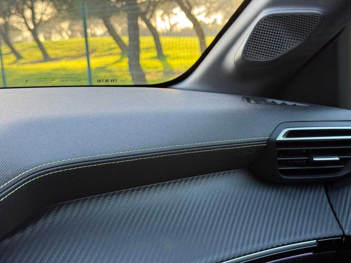 peugeot-208-2023-eletrico-500cc