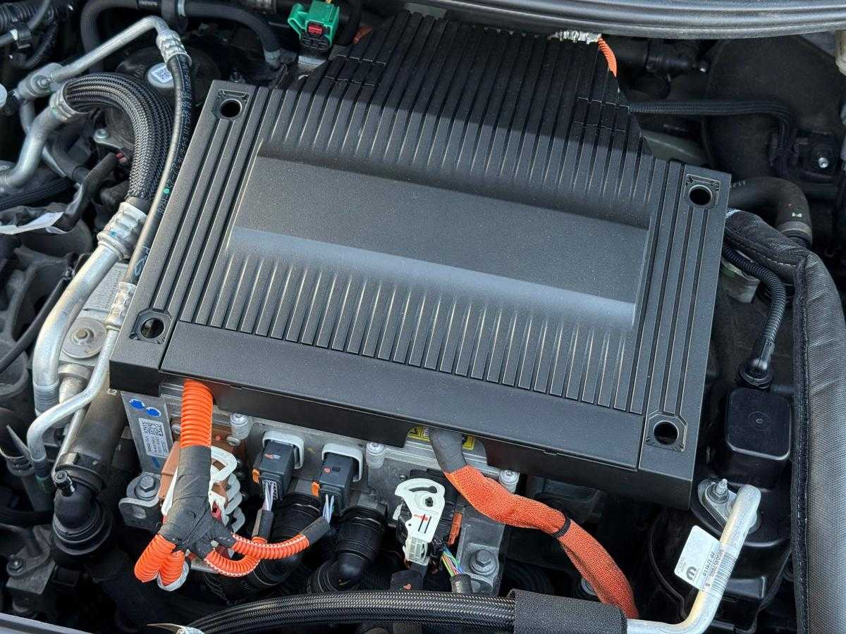 peugeot-208-2023-eletrico-500cc