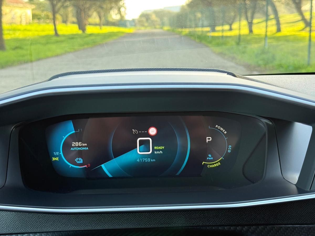 peugeot-208-2023-eletrico-500cc