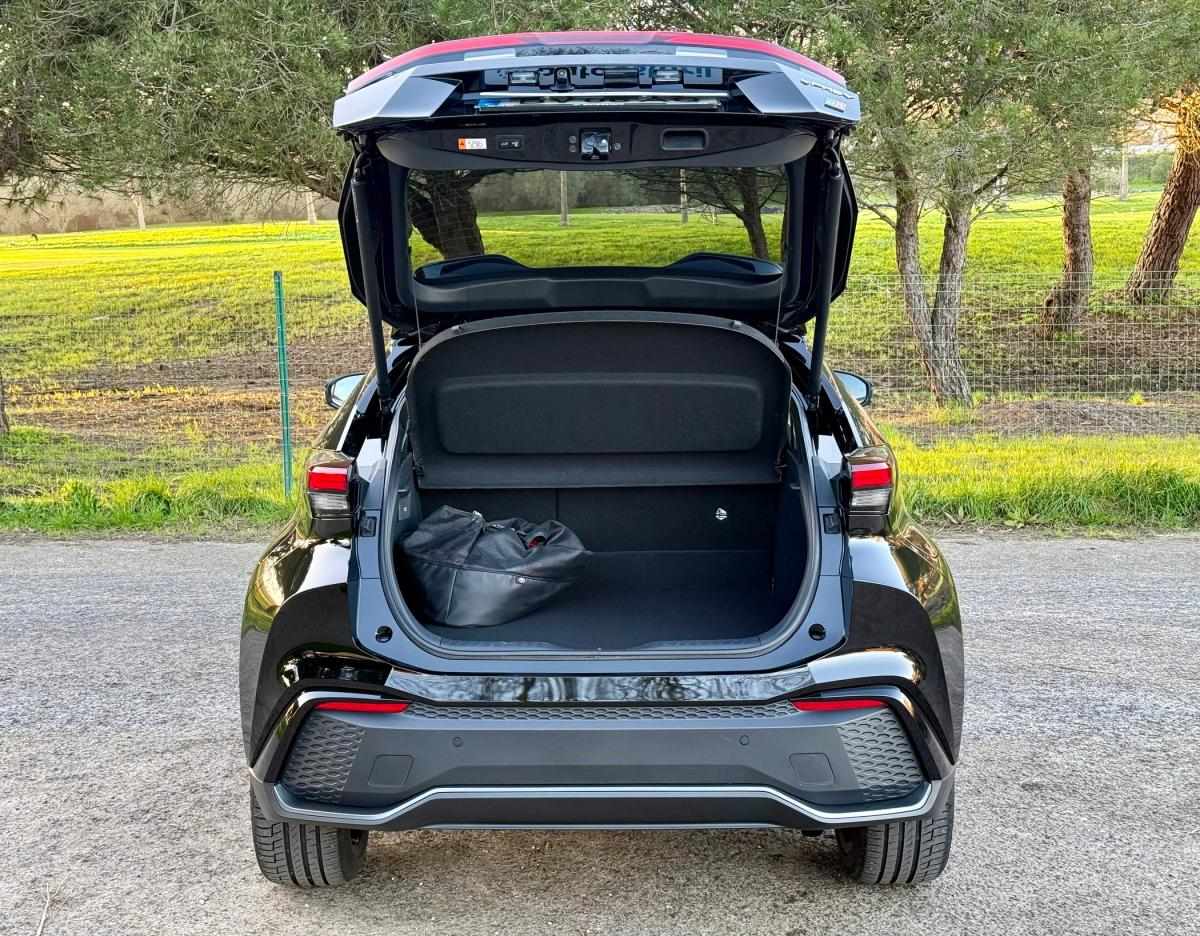 toyota-c-hr-2025-hibrido-a-gasolina-1987cc