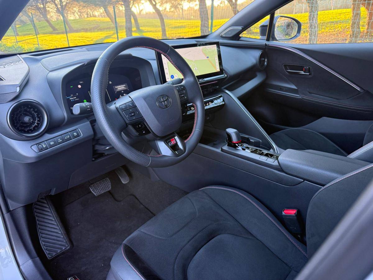 toyota-c-hr-2025-hibrido-a-gasolina-1987cc