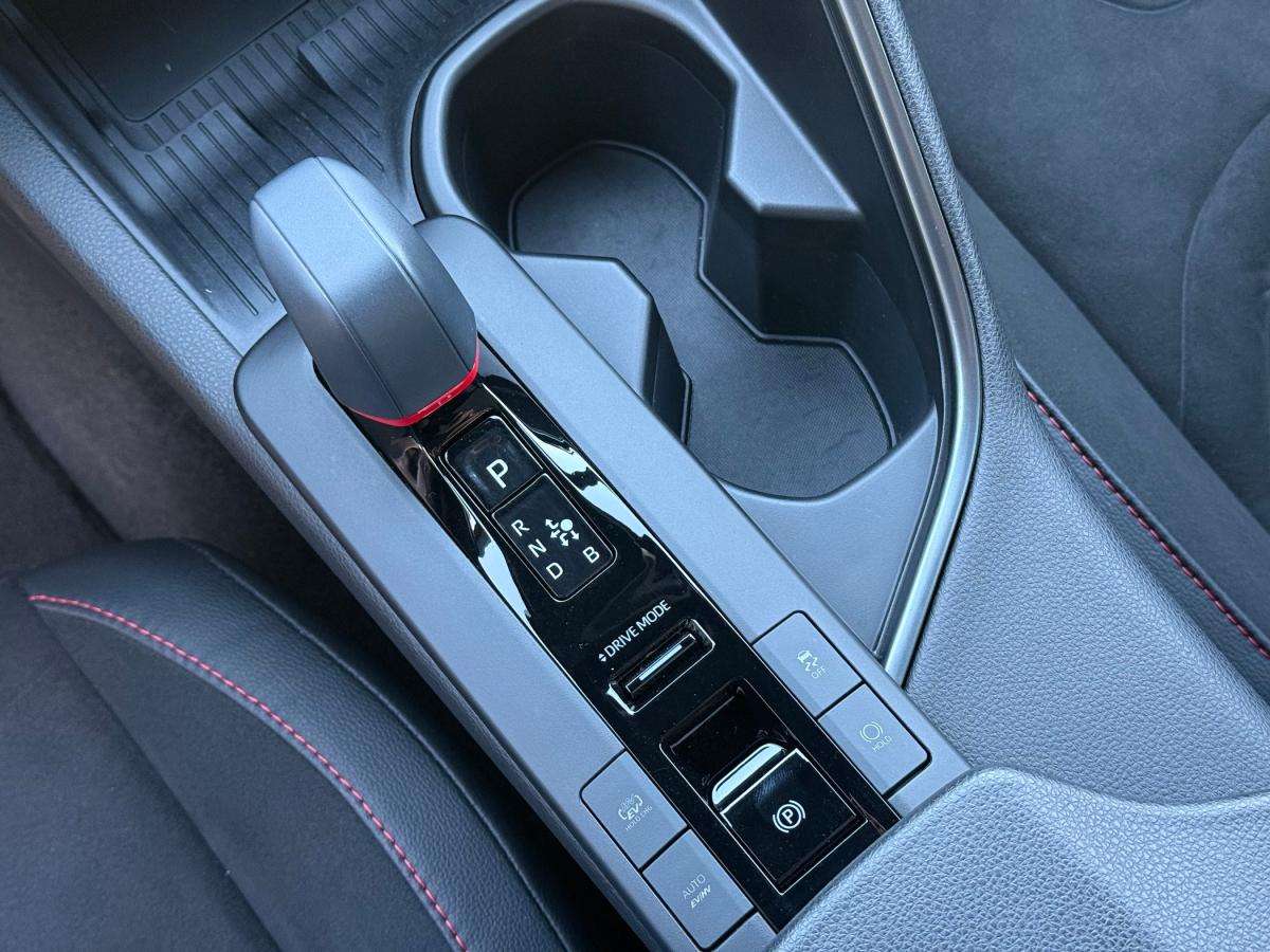 toyota-c-hr-2025-hibrido-a-gasolina-1987cc