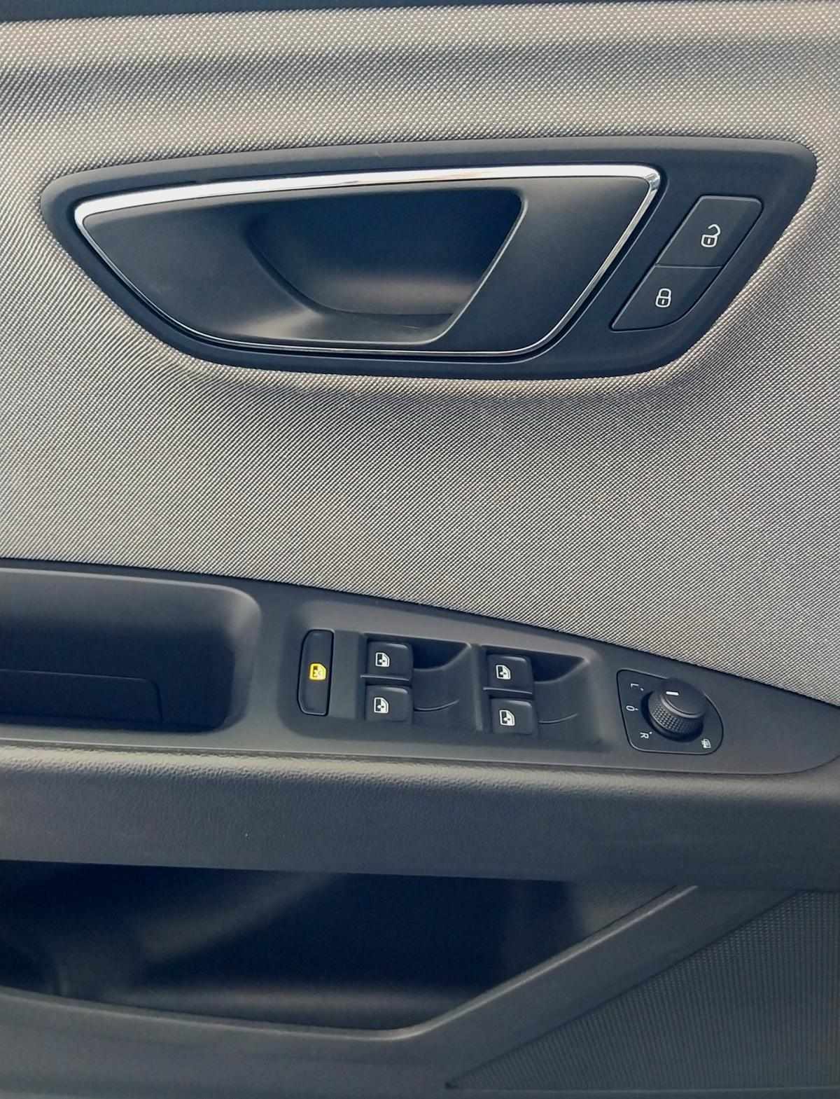 seat-leon-1-6-tdi-2019-diesel-1598cc