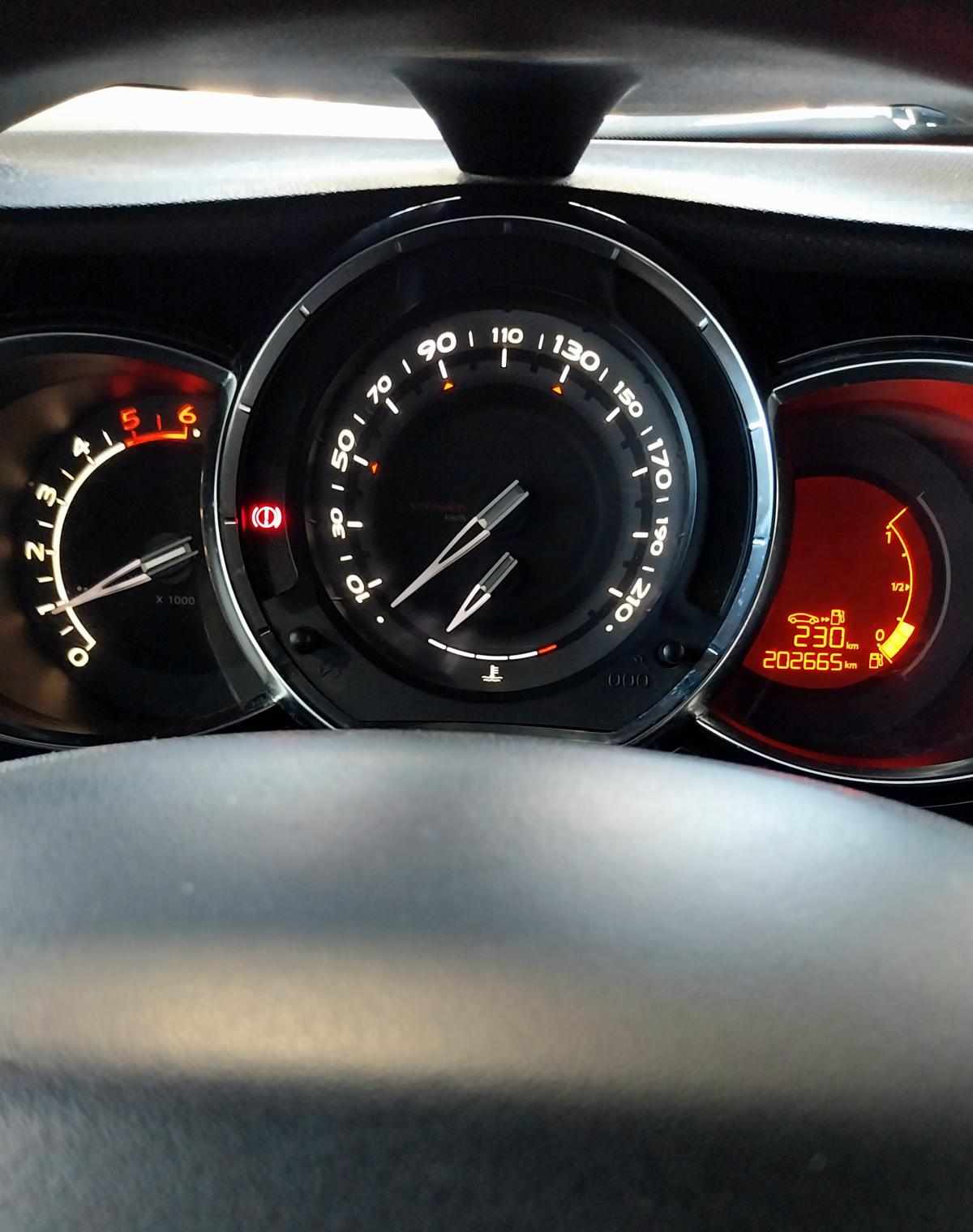 citroen-ds3-1-6-hdi-2011-diesel-1560cc
