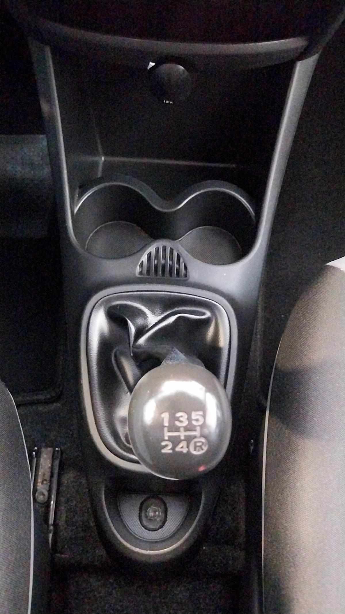 peugeot-107-1-0-2014-gasolina-998cc