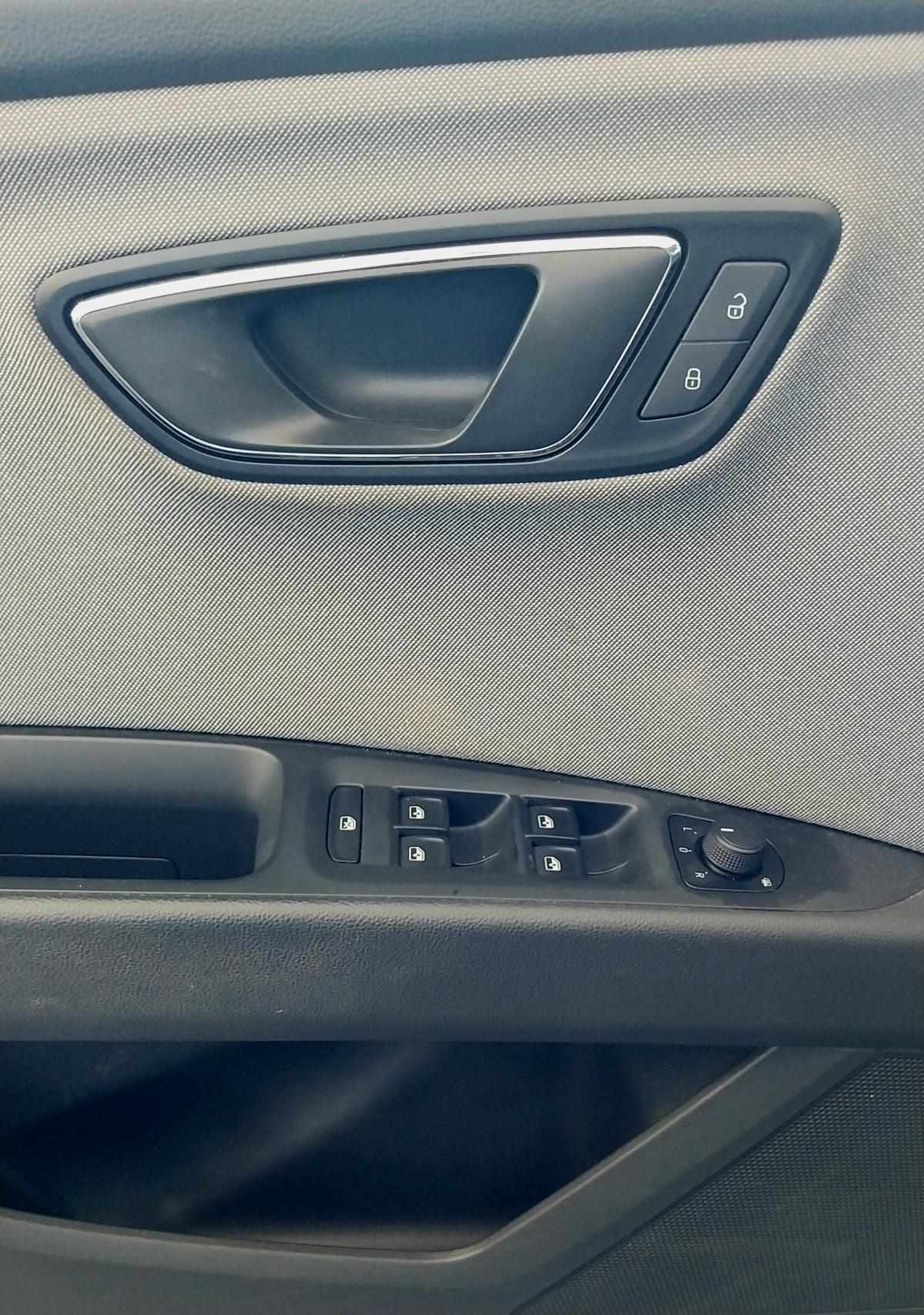seat-leon-1-6-tdi-2020-diesel-1598cc