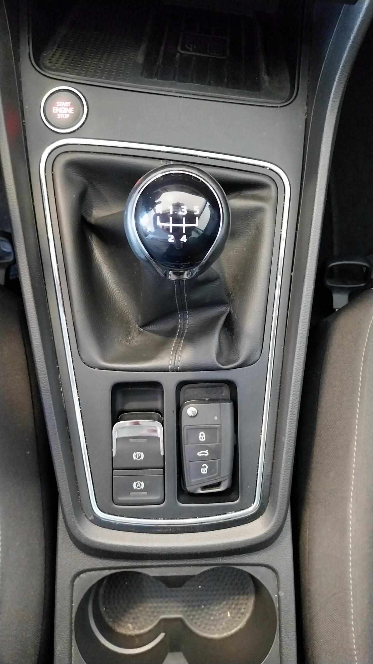 seat-leon-1-6-tdi-2020-diesel-1598cc