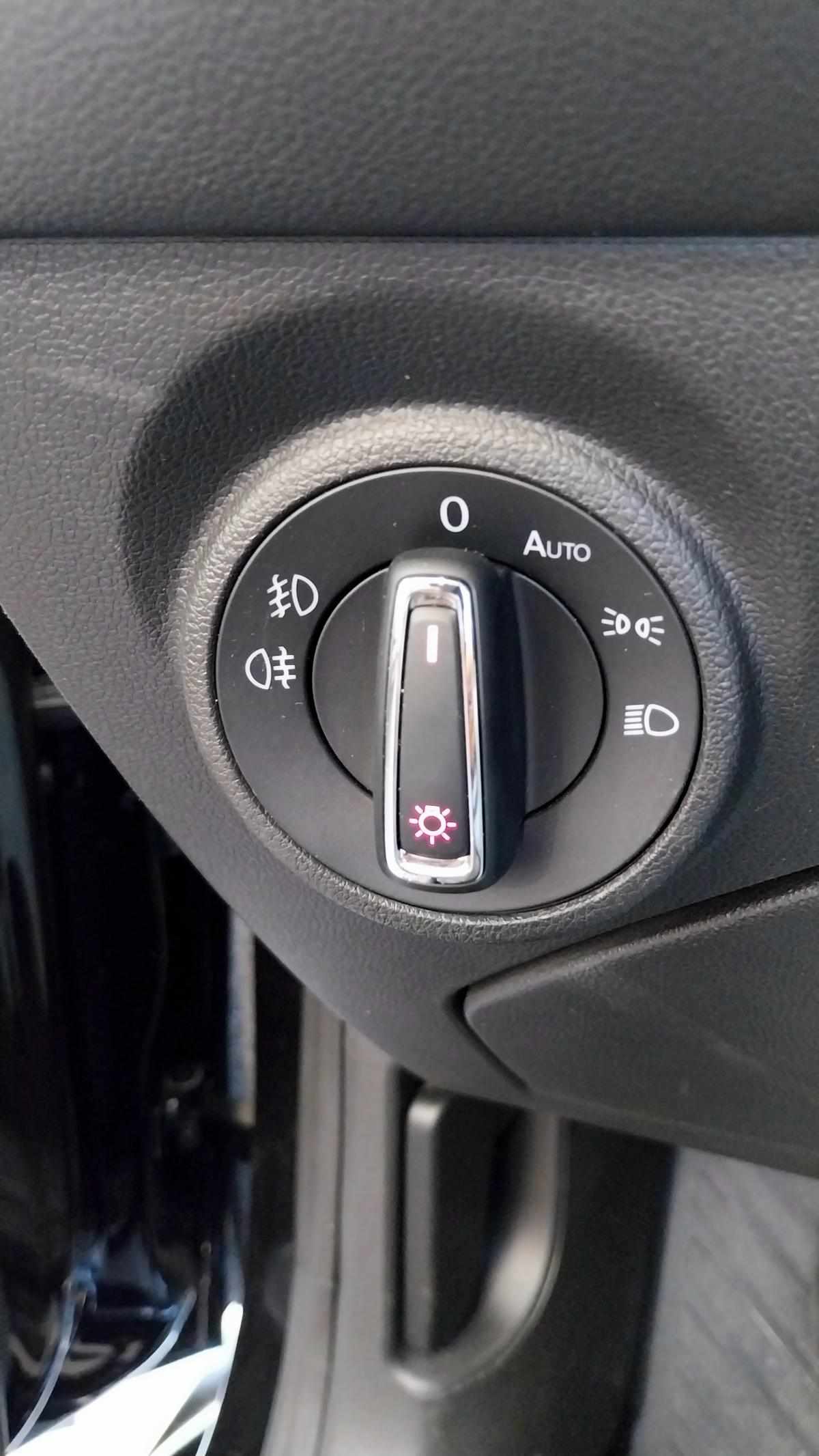 seat-leon-1-6-tdi-2020-diesel-1598cc