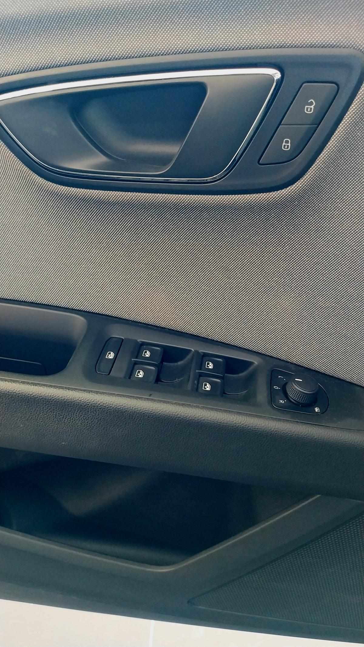 seat-leon-1-6-tdi-2020-diesel-1598cc