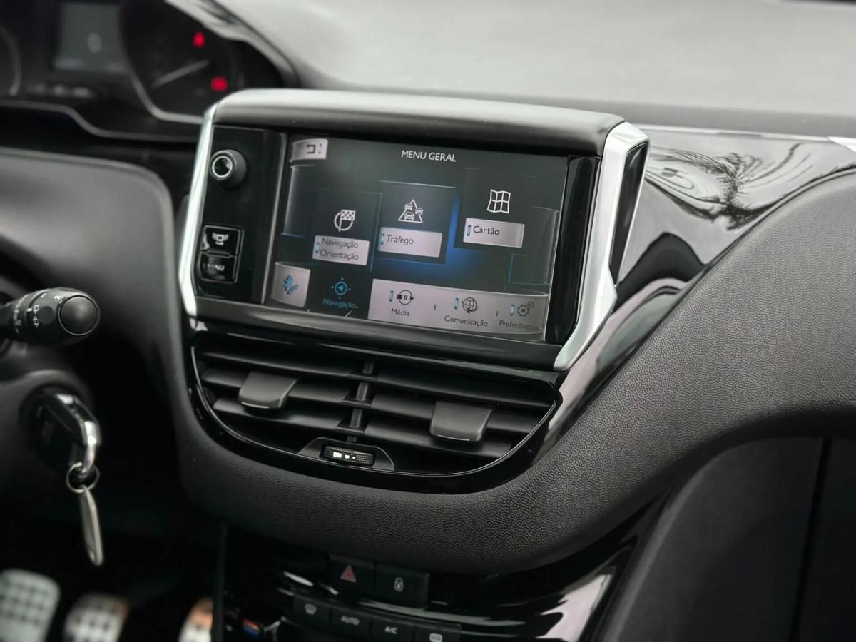 peugeot-208-2012-diesel-1560cc