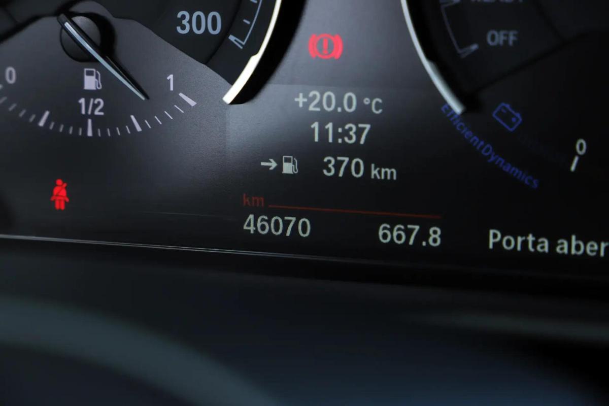 bmw-321-2017-gasolina-2979cc