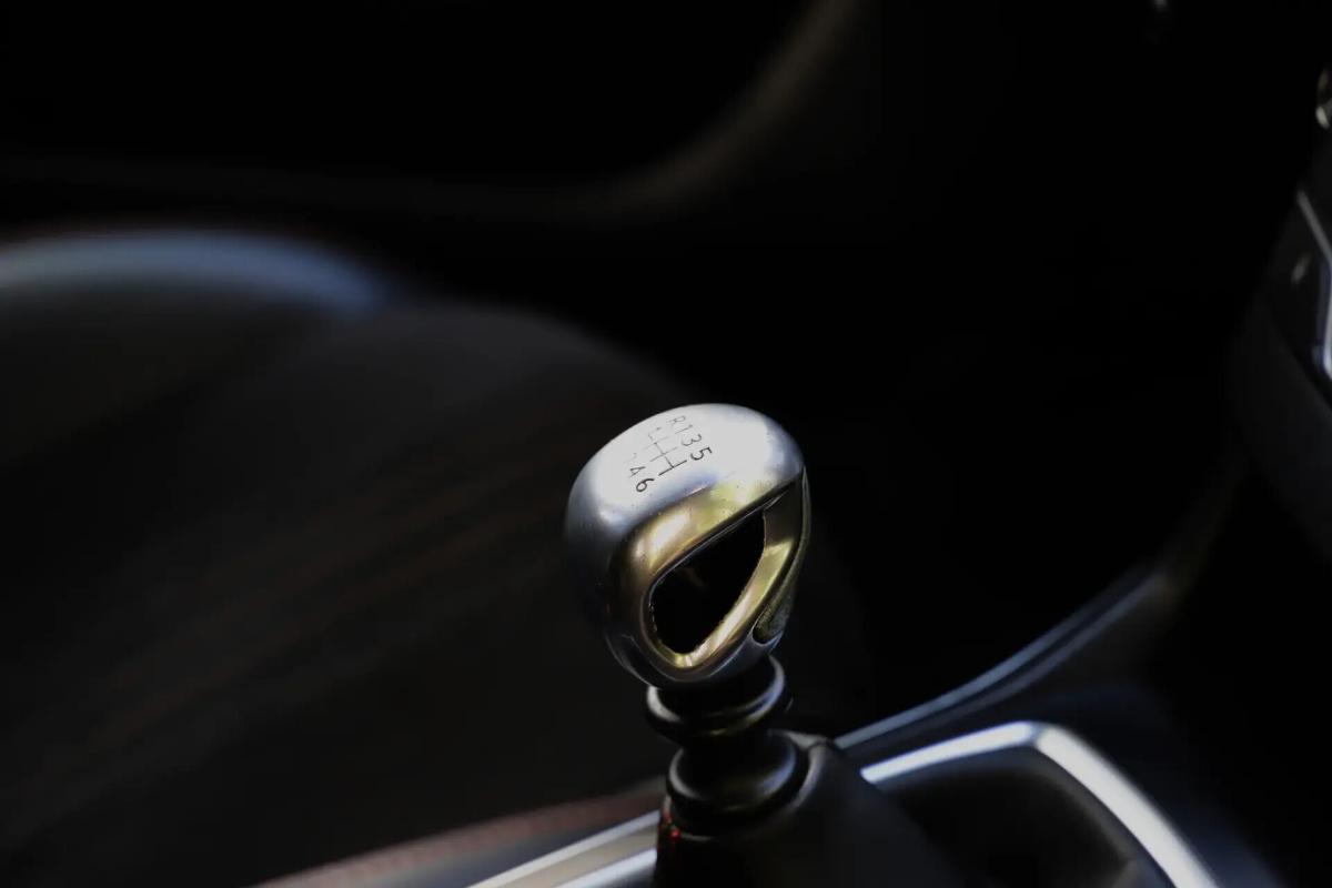peugeot-308-sw-2015-diesel-1997cc