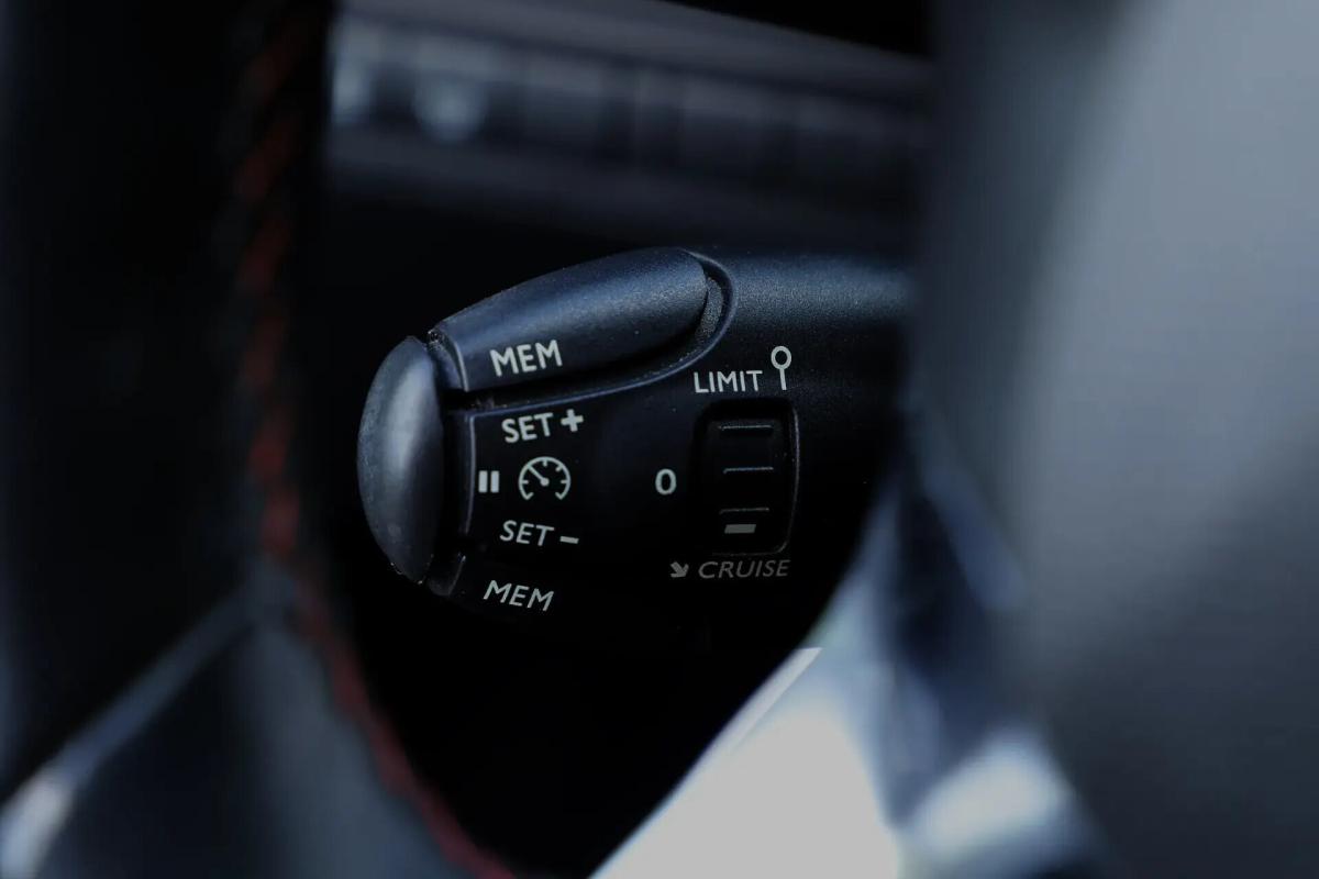 peugeot-308-sw-2015-diesel-1997cc