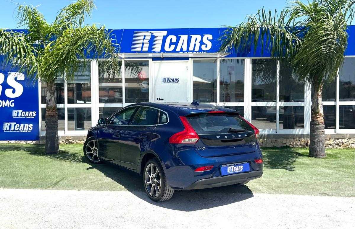volvo-v40-2015-diesel-1560cc