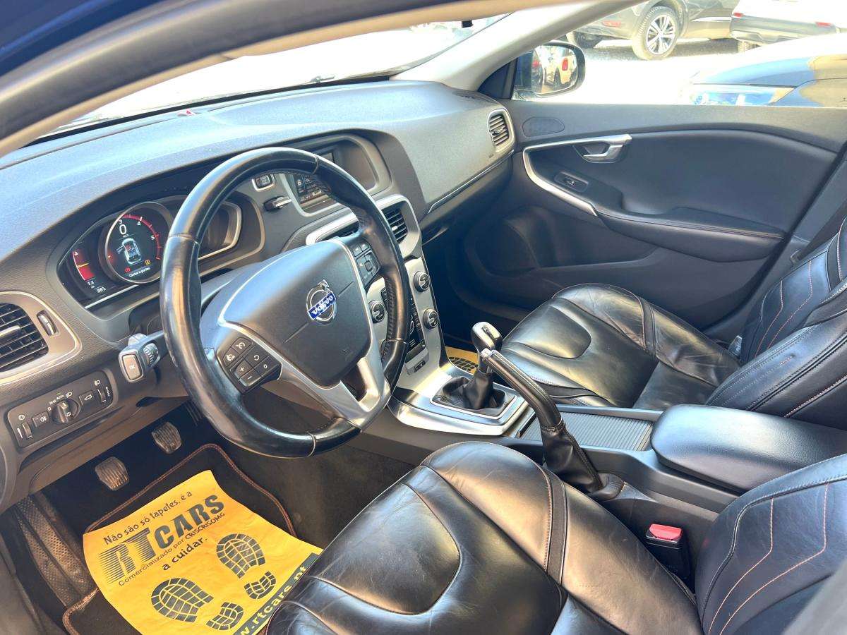 volvo-v40-2015-diesel-1560cc