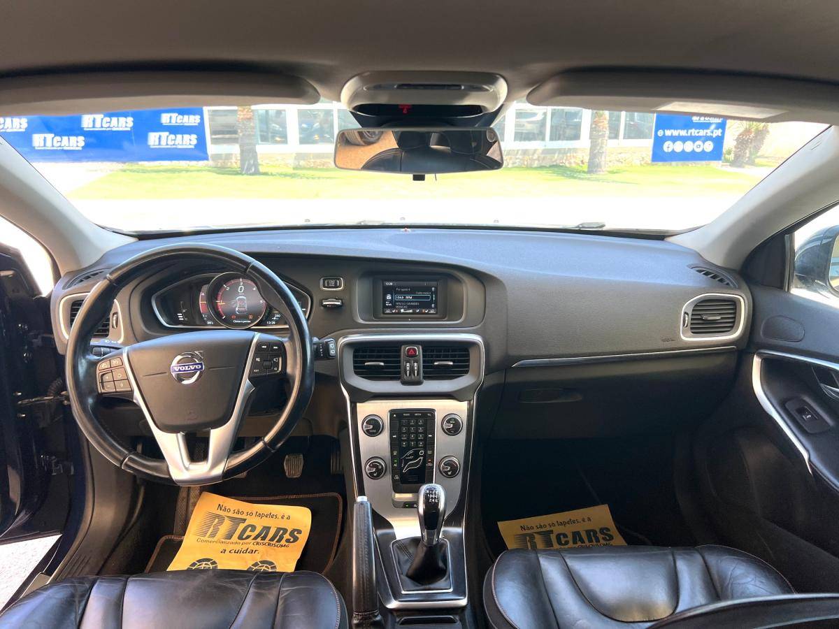 volvo-v40-2015-diesel-1560cc