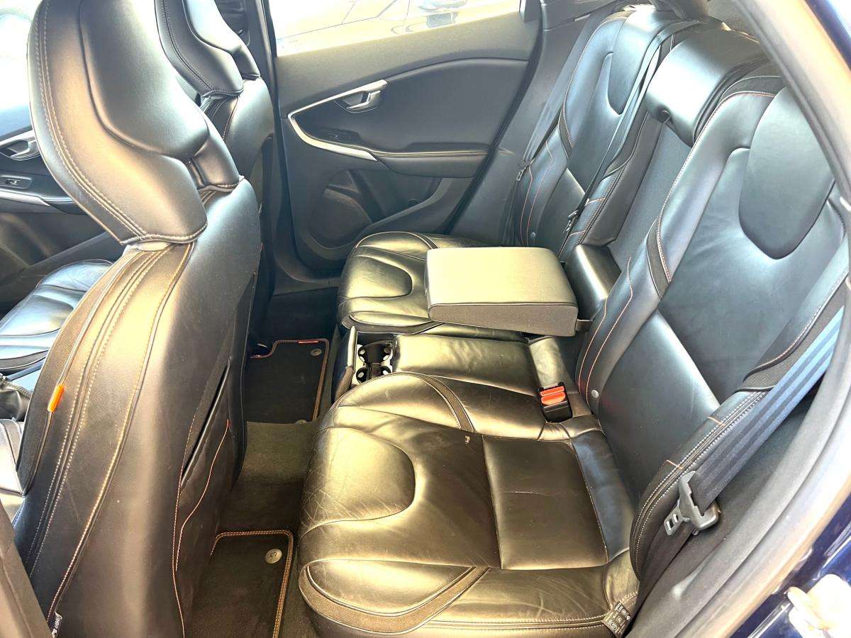 volvo-v40-2015-diesel-1560cc