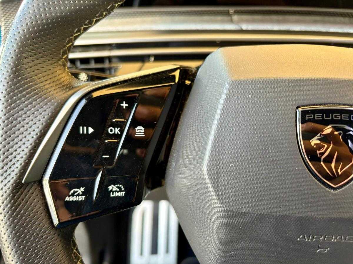 peugeot-e-3008-2025-eletrico-0cc
