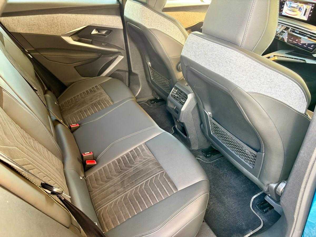 peugeot-e-3008-2025-eletrico-0cc