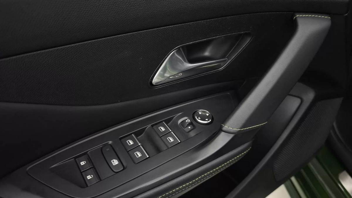 peugeot-308-2022-hibrido-1598cc
