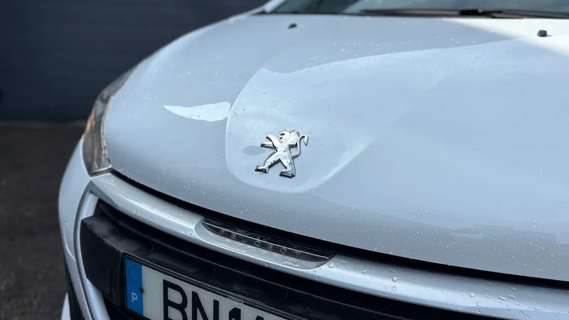 peugeot-208-2018-gasolina-1199cc