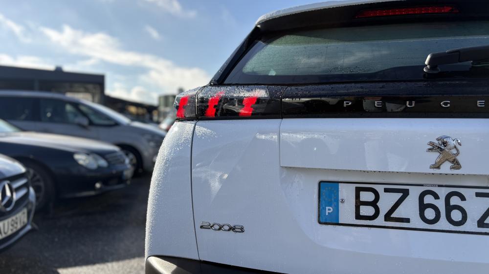 peugeot-2008-2021-diesel-1499cc