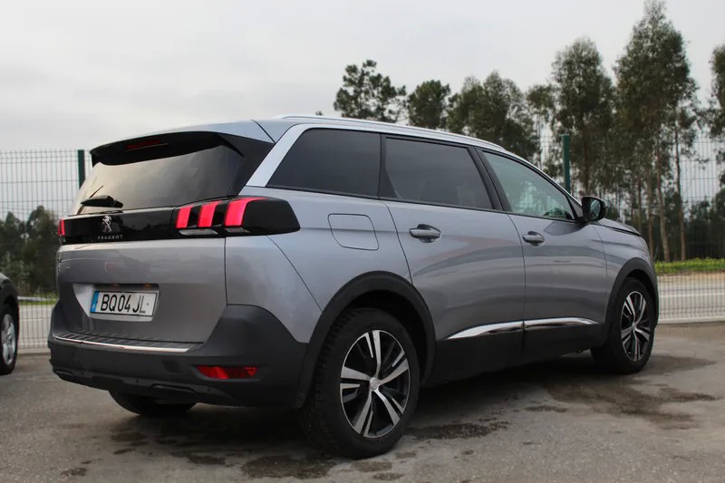 peugeot-5008-2019-diesel-1499cc