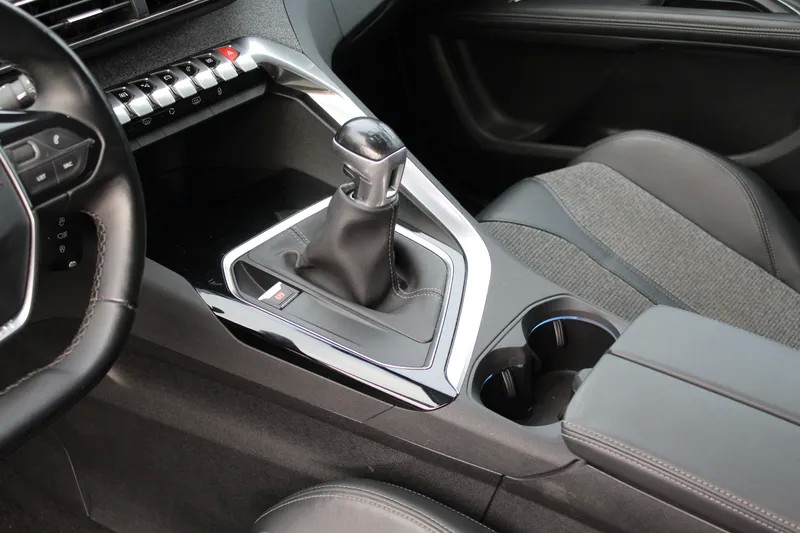 peugeot-5008-2019-diesel-1499cc
