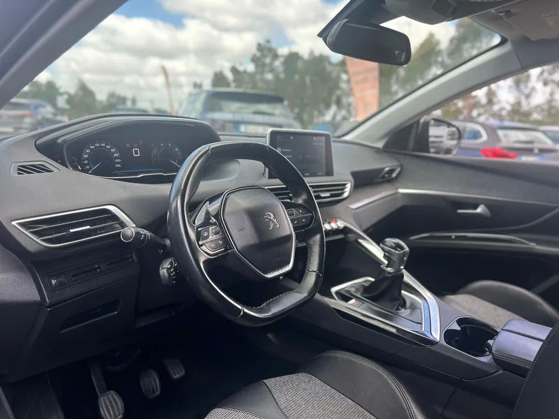 peugeot-5008-2018-diesel-1499cc