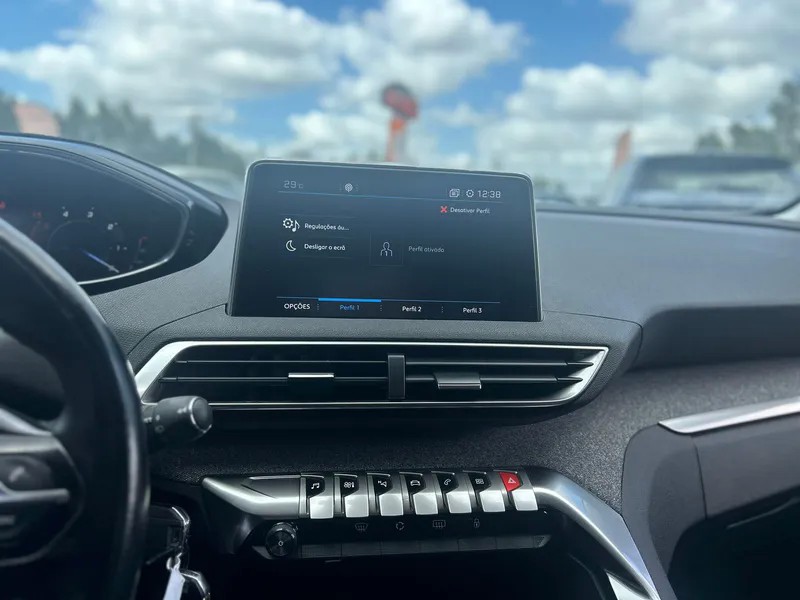 peugeot-5008-2018-diesel-1499cc