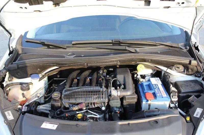 peugeot-208-2018-gasolina-1199cc