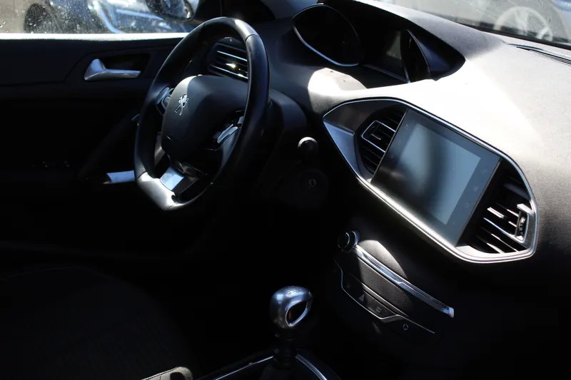 peugeot-308-sw-2019-diesel-1499cc