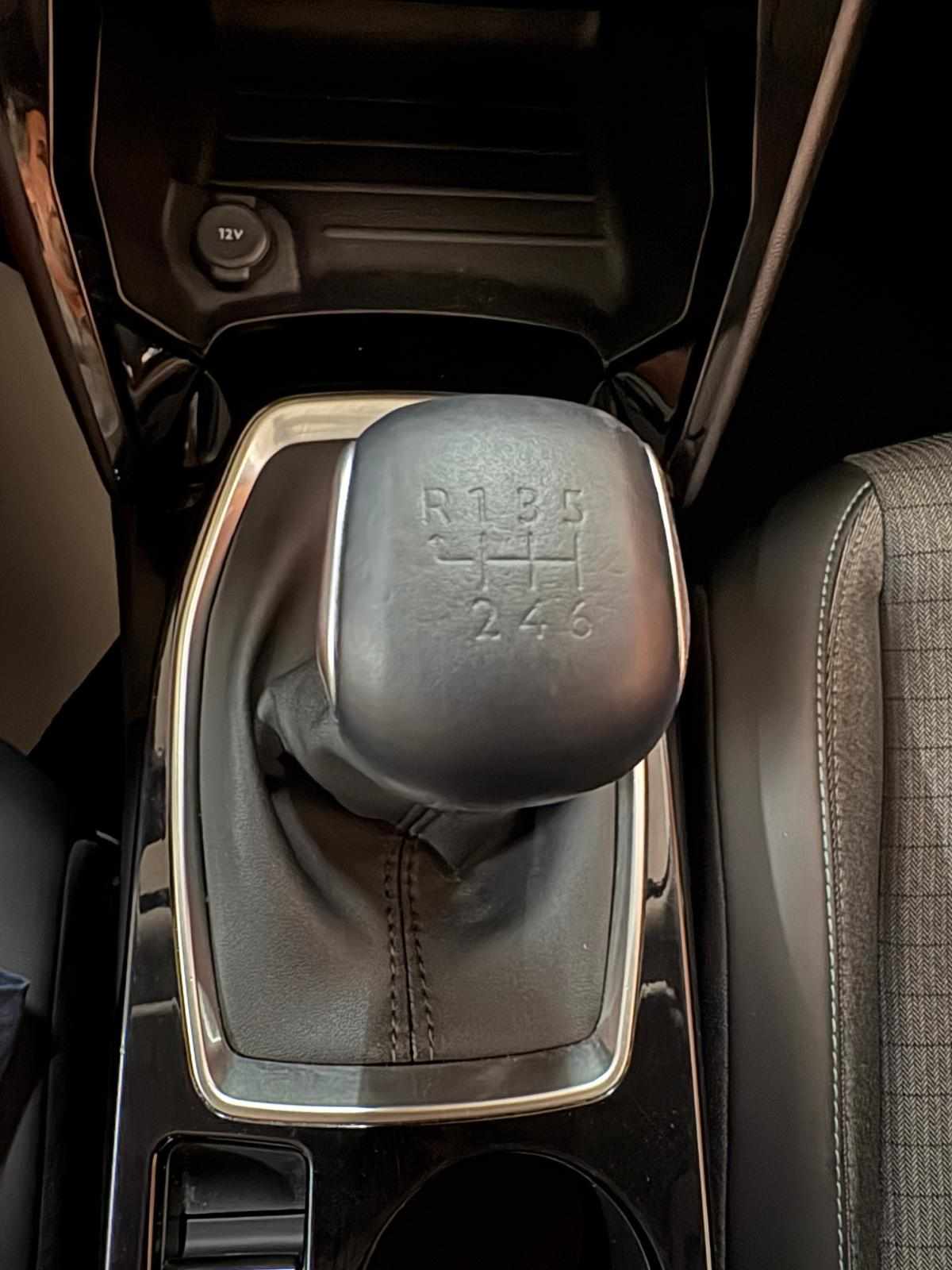 peugeot-2008-1-2-puretech-2021-gasolina-1199cc