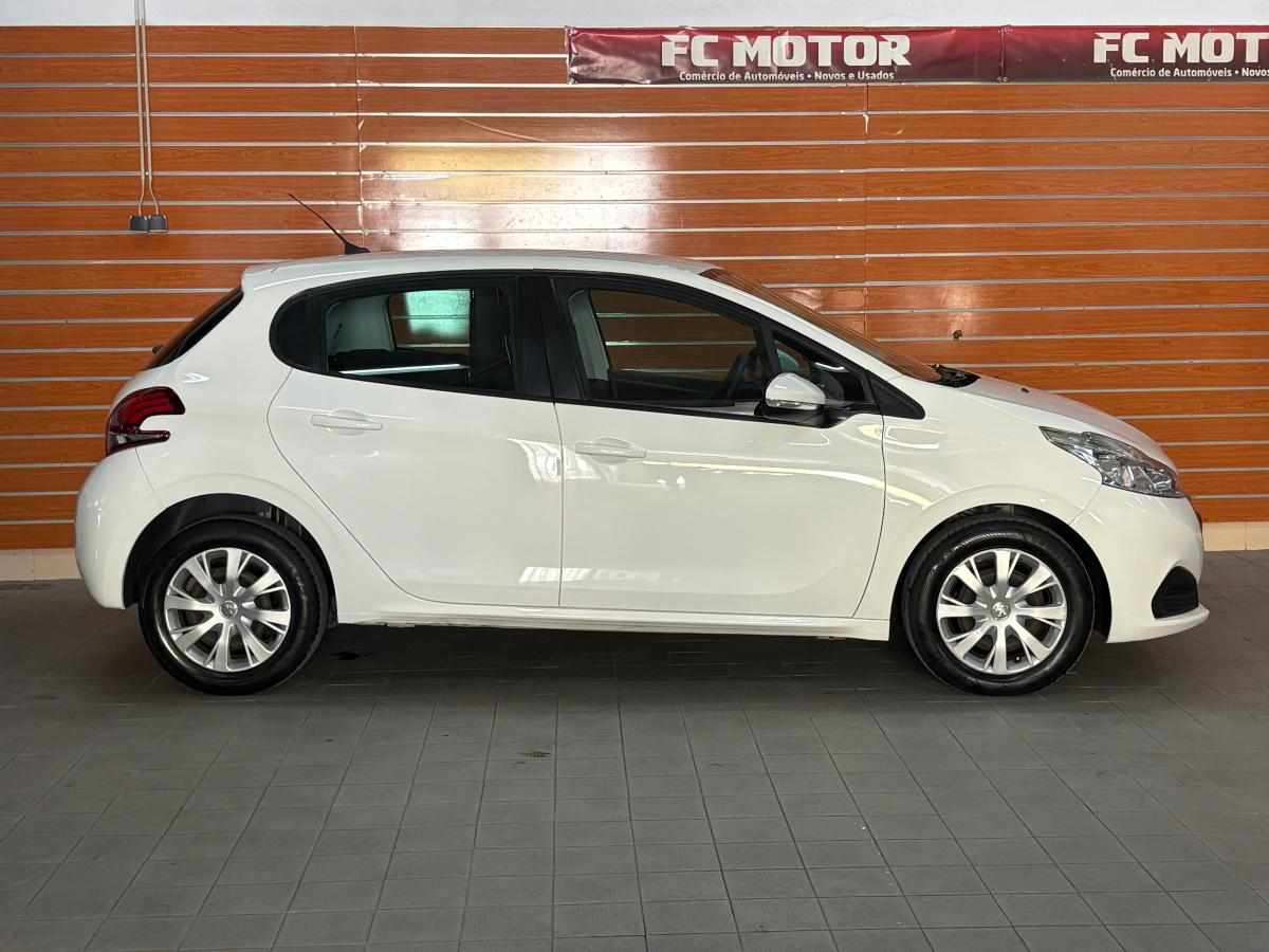 peugeot-208-1-5-102cv-2020-diesel-1499cc