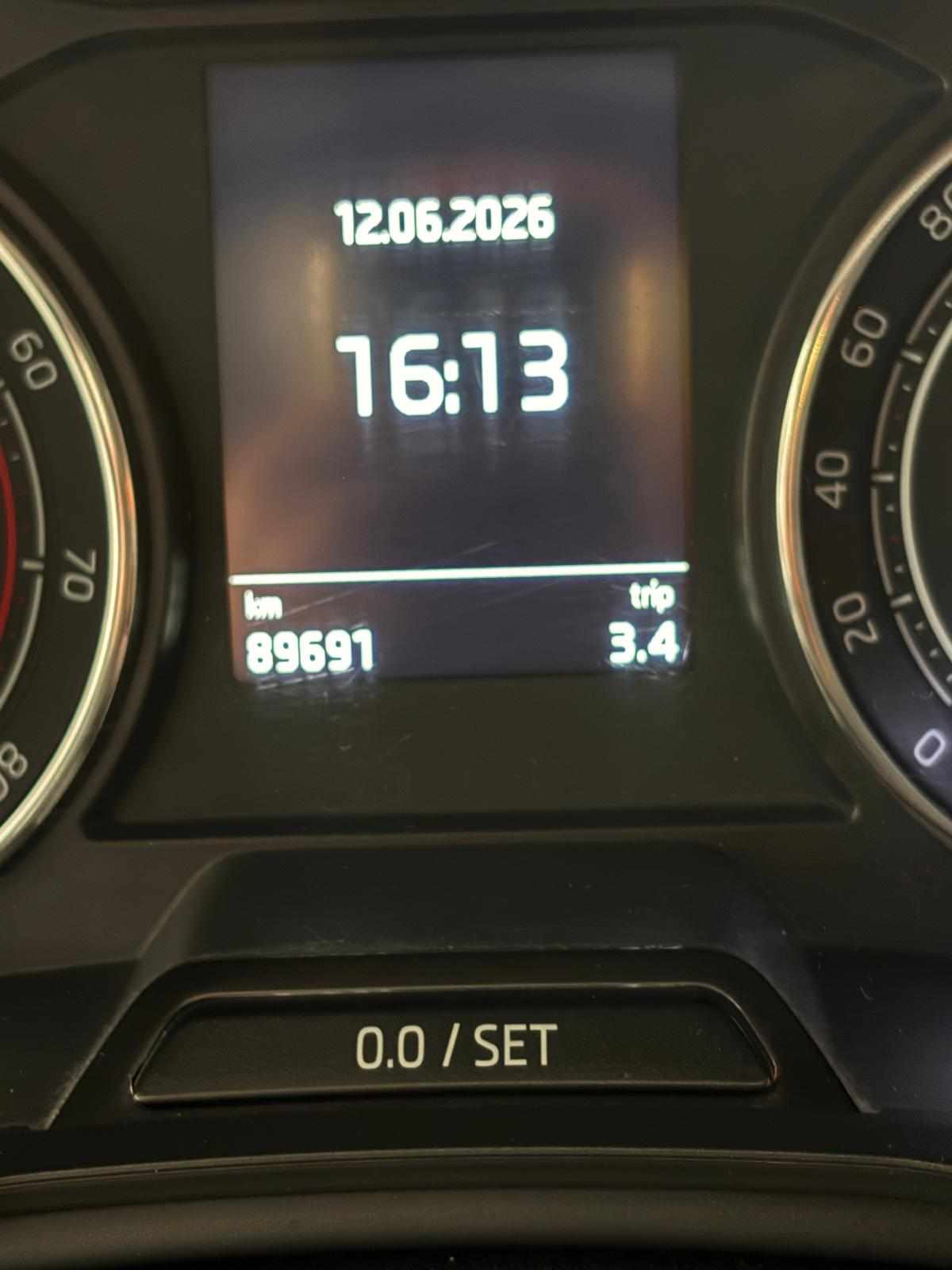 skoda-kamiq-1-0-tsi-2023-gasolina-999cc