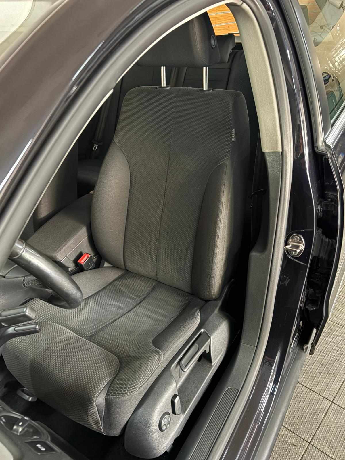 volkswagen-passat-variant-1-6-2010-diesel-1598cc