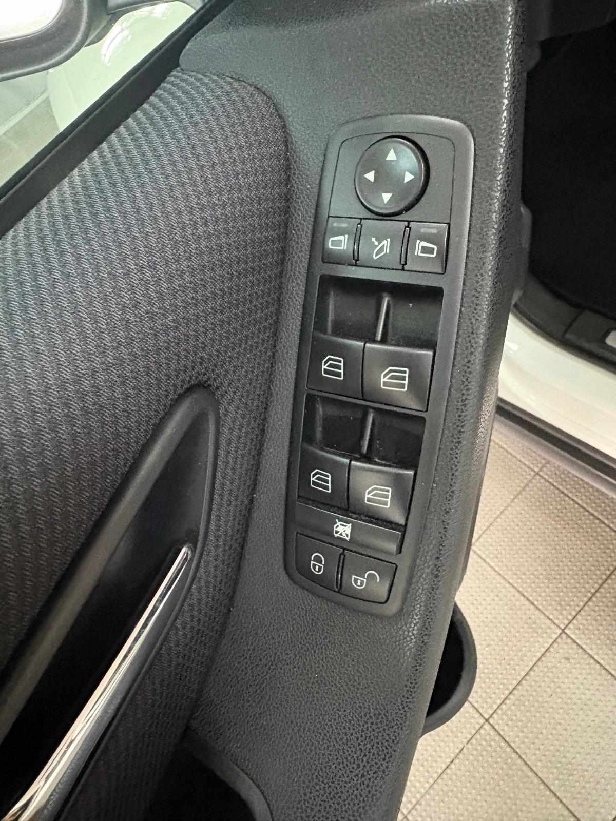mercedes-benz-classe-a-a-160-blueefficiency-2011-gasolina-1498cc