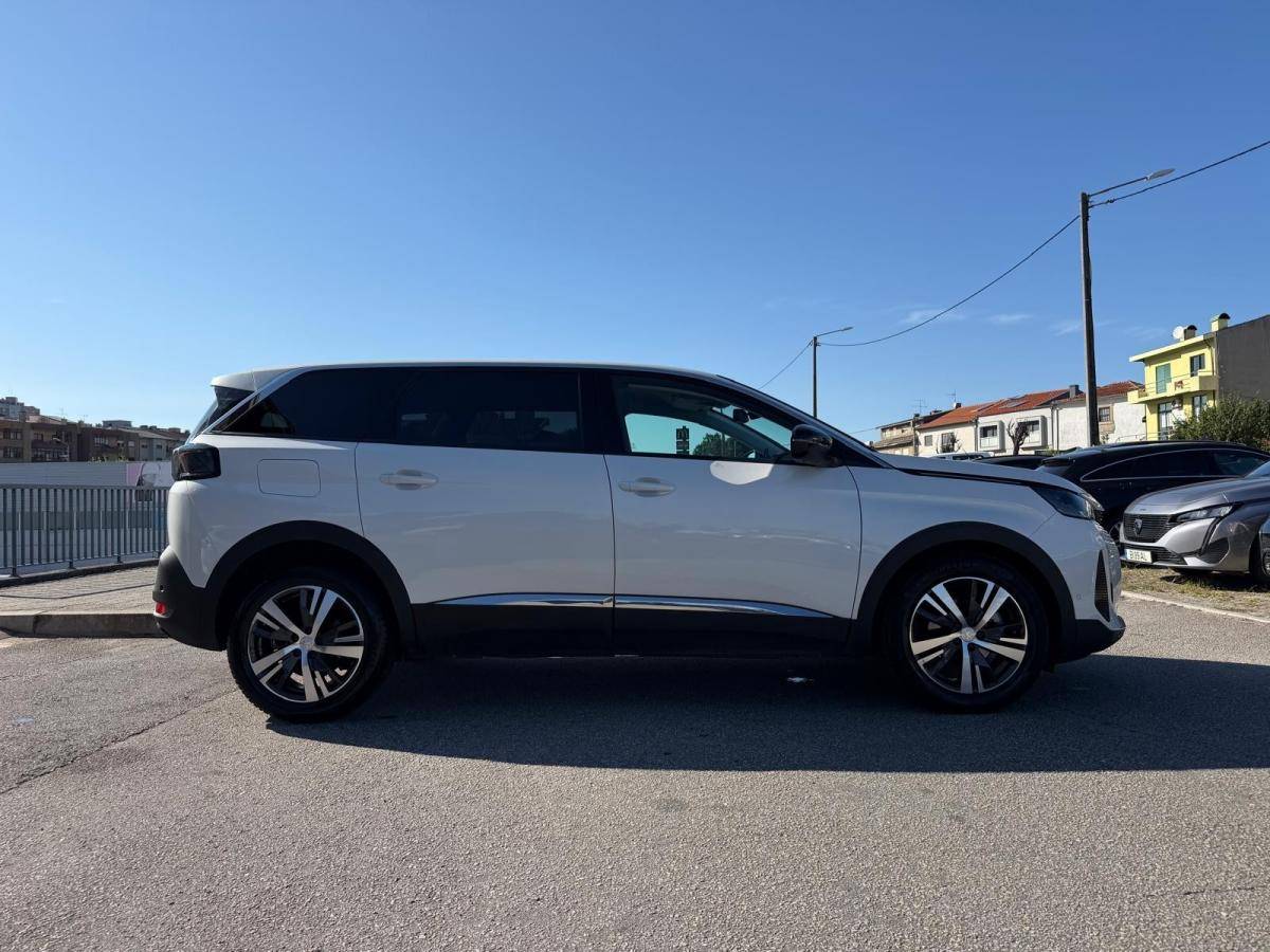 peugeot-5008-2022-diesel-1499cc